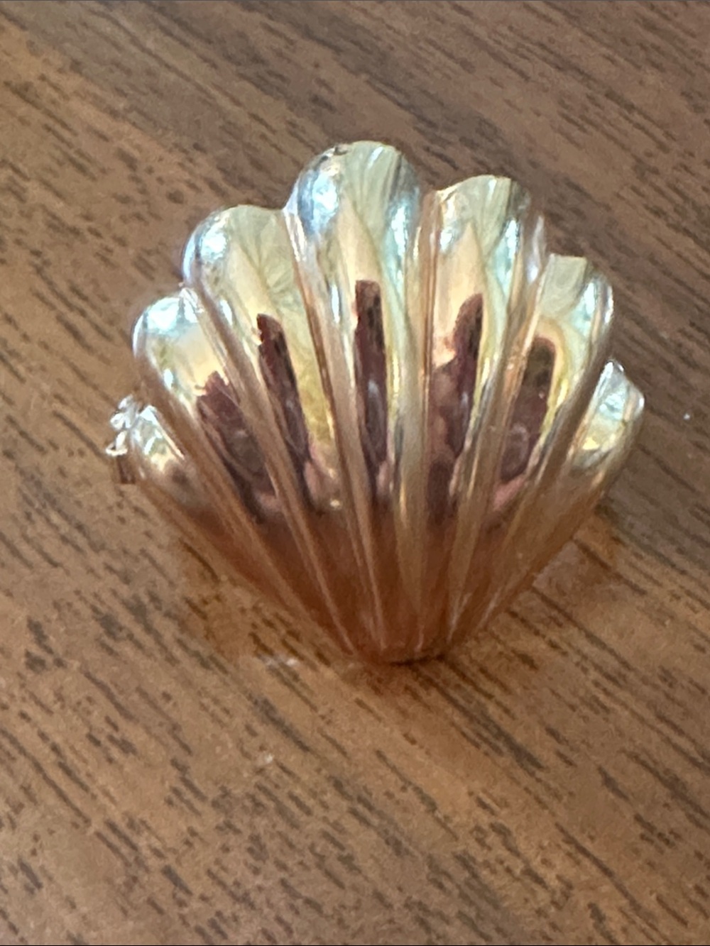 Vintage 80s Gold Seashell Scarf Clip